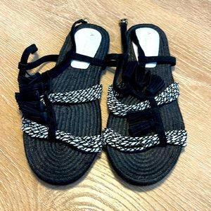 Anthropologie Women’s Black‎ and White Fringed Rope Sandals size 10 B9
